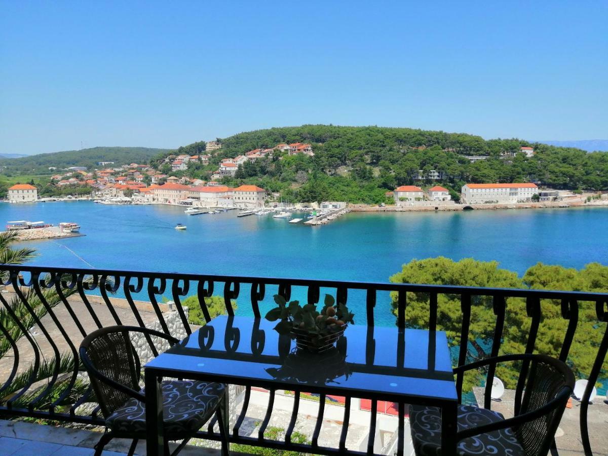 Apartments And Room Caric Jelsa  Exterior foto