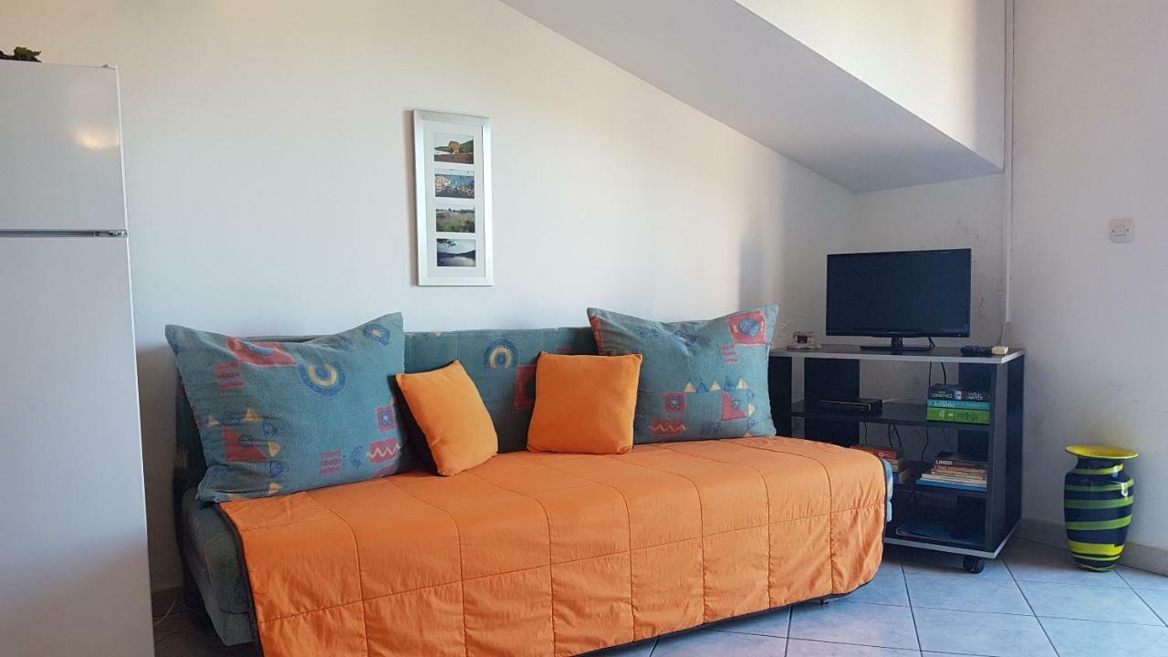 Apartments And Room Caric Jelsa  Exterior foto