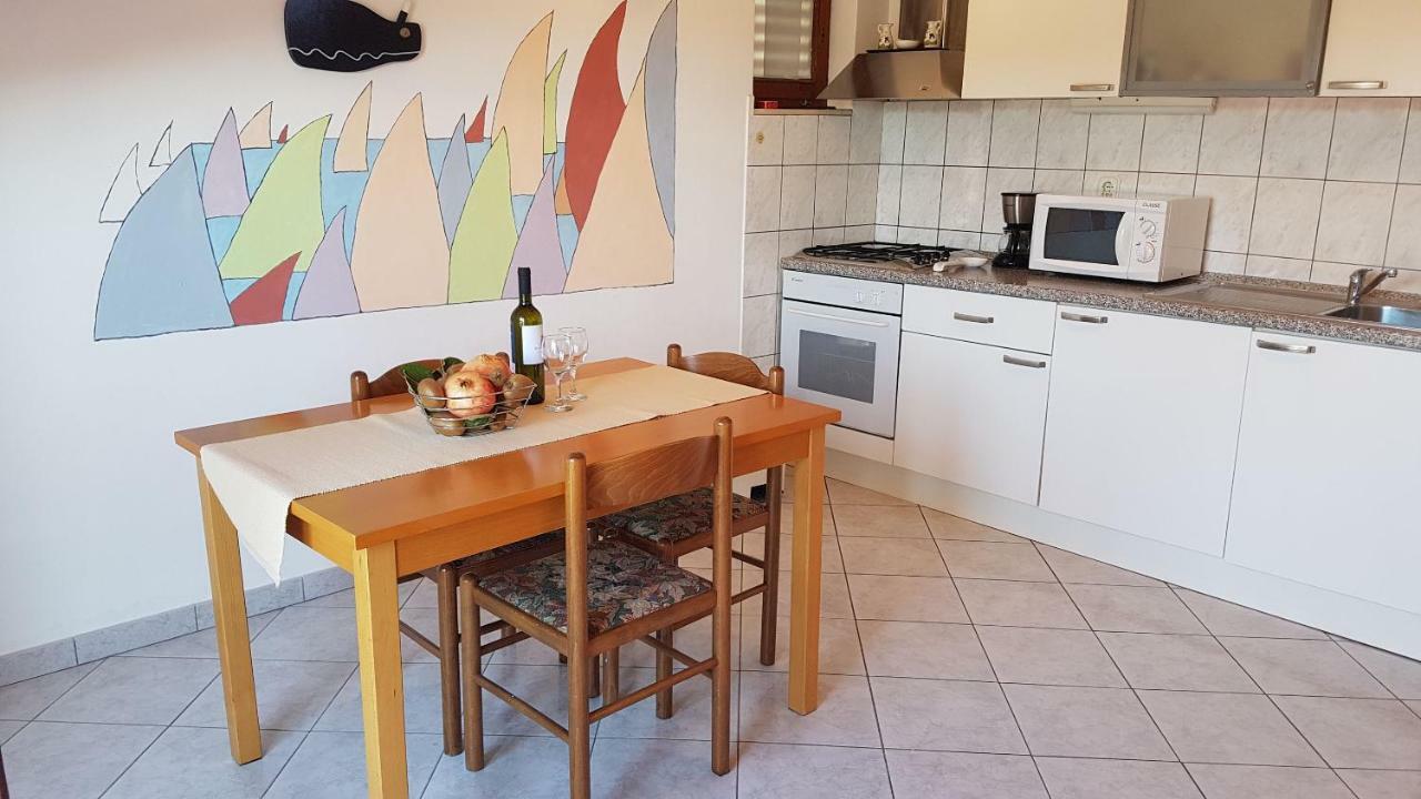Apartments And Room Caric Jelsa  Exterior foto