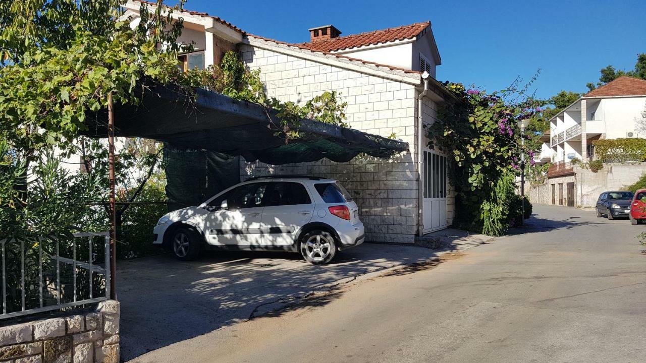 Apartments And Room Caric Jelsa  Exterior foto