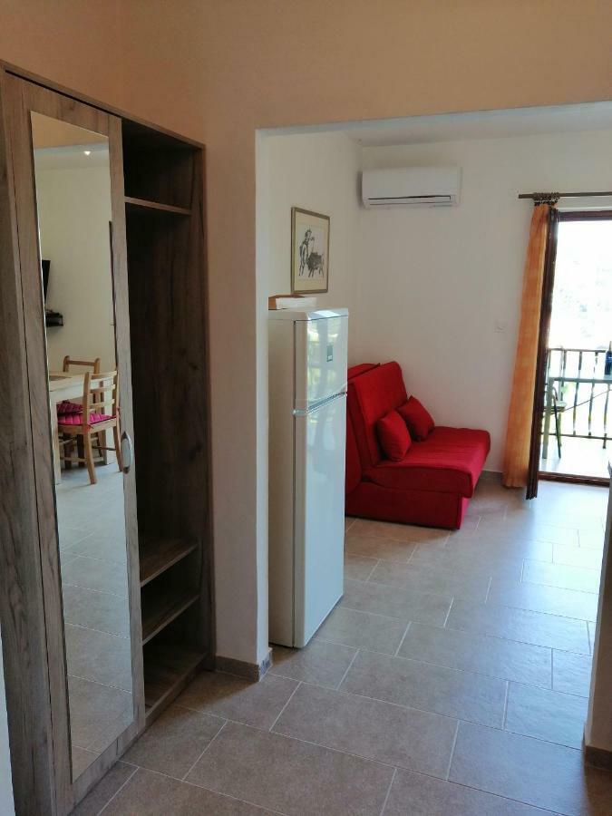 Apartments And Room Caric Jelsa  Exterior foto