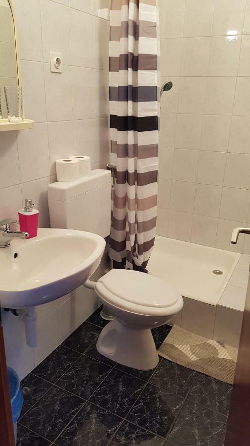 Apartments And Room Caric Jelsa  Exterior foto