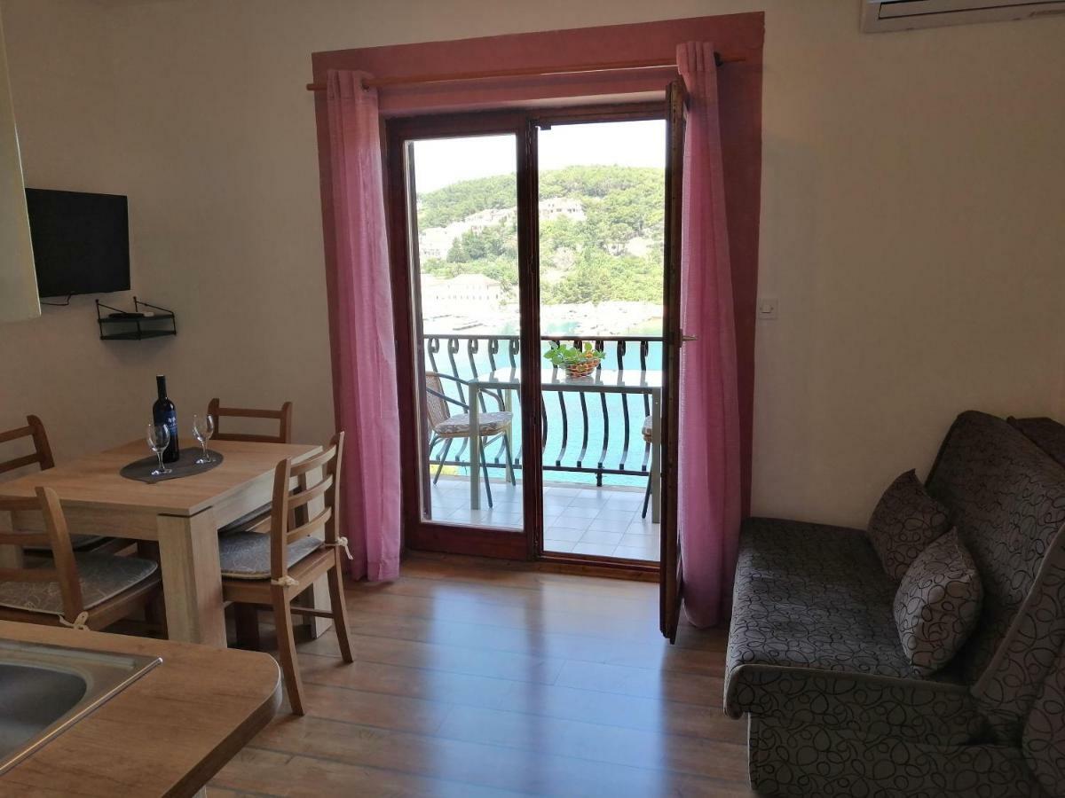 Apartments And Room Caric Jelsa  Exterior foto