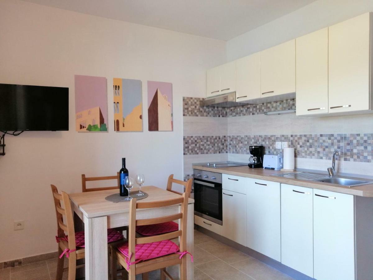 Apartments And Room Caric Jelsa  Exterior foto
