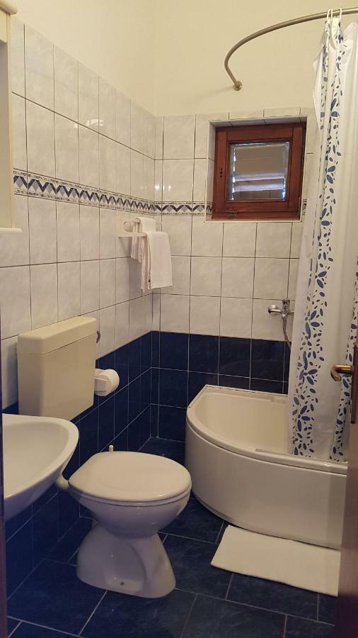 Apartments And Room Caric Jelsa  Exterior foto