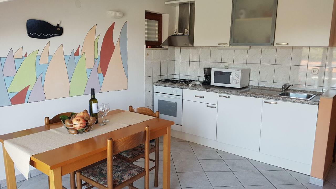 Apartments And Room Caric Jelsa  Exterior foto